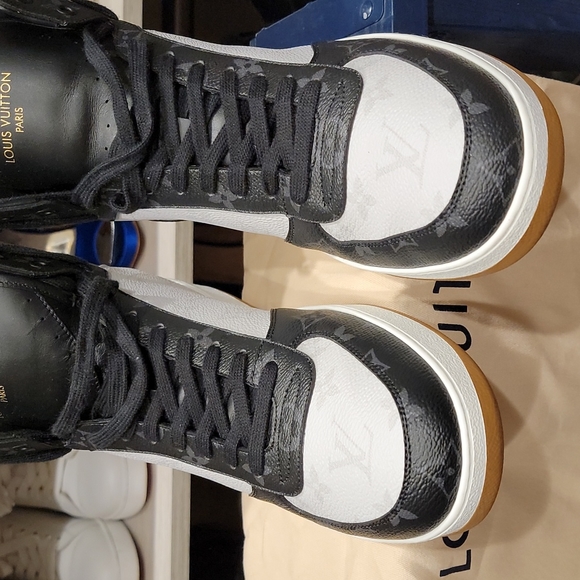 Louis Vuitton Rivoli sneakers - Picture 5 of 11